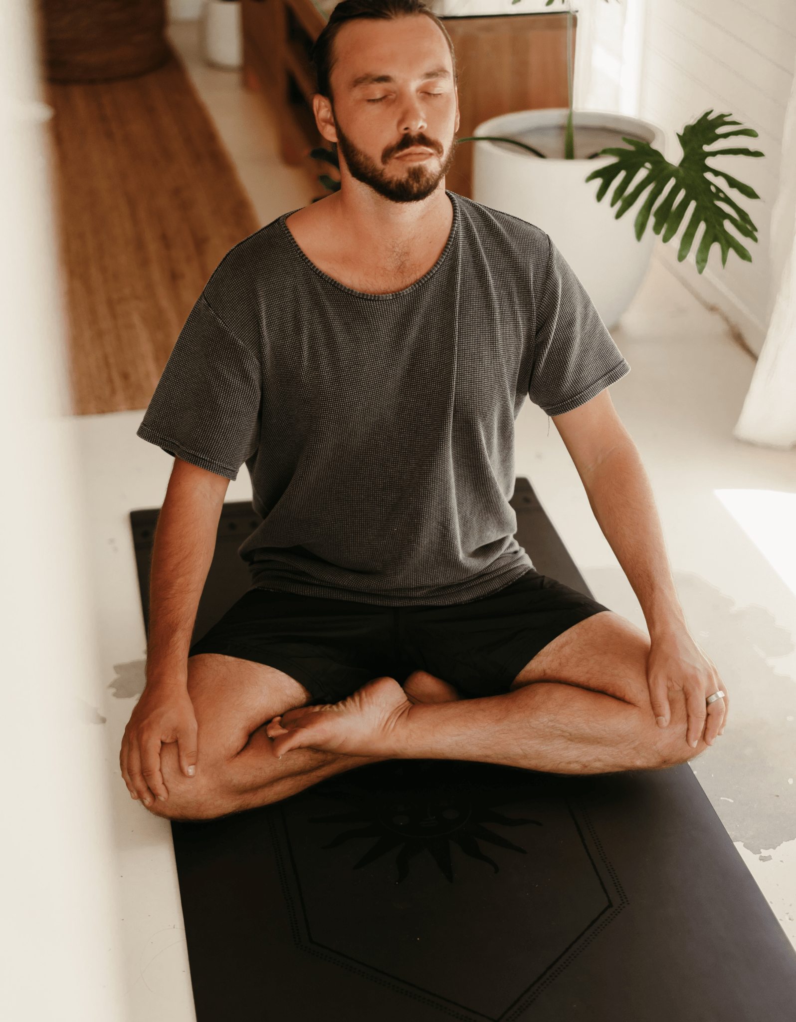 5 mm Deluxe Black Etched Yoga Mat + Strap - Yogi Peace Club - Yoga Mat