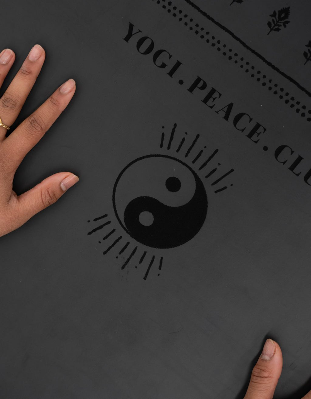 5 mm Deluxe Black Etched Yoga Mat + Strap - Yogi Peace Club - Yoga Mat