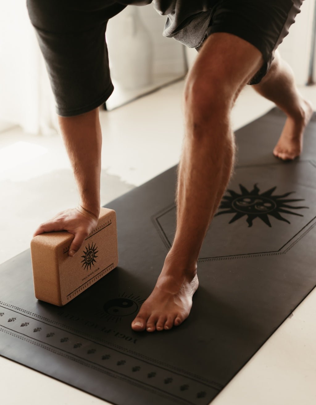 5 mm Deluxe Black Yoga Mat + Strap - Yogi Peace Club - Yoga Mat