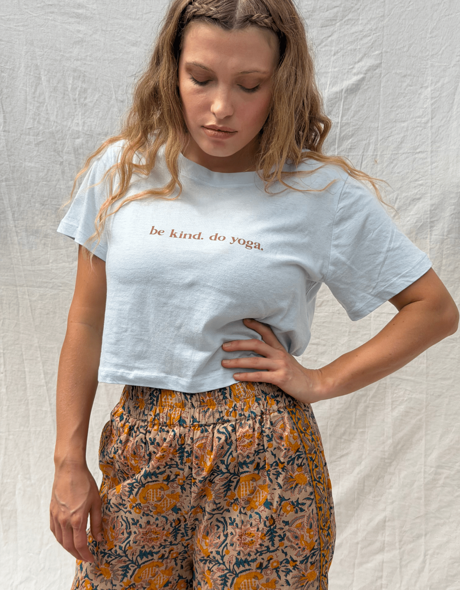 Be Kind Crop Tee - Cloud - Yogi Peace Club - Yoga Top