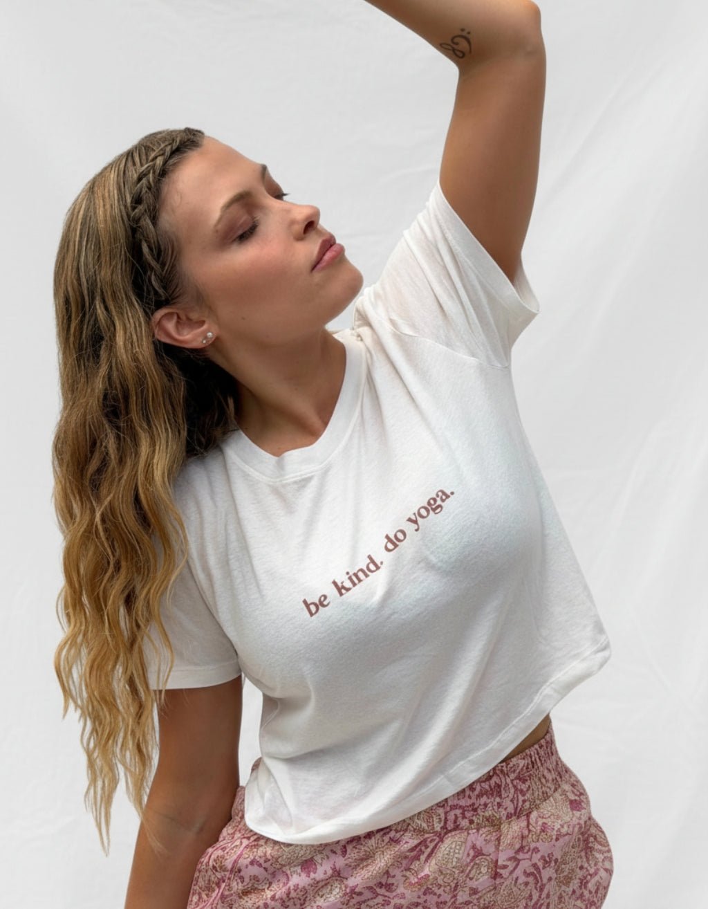Be Kind Crop Tee - Cream - Yogi Peace Club - YOGA TEE